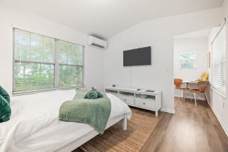 Palm Cottage Tiny House Hideaway - 8