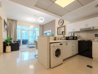 Heart of Dubai Marina - Sleeps 6 People - Minutes to JBR Walk, Private Hot Tub - 4