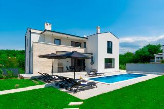 Modern 300m2 Villa - King Beds & Leisure Zone - 0