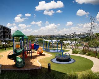 Cityescapes 2F in Waterfall Midrand - Beautiful self catering 2 bedroom unit next to Kyalami Racetrack with free WiFi swimming pool gym and restaurant - Perfect for a small family - 5