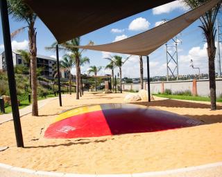 Cityescapes 2F in Waterfall Midrand - Beautiful self catering 2 bedroom unit next to Kyalami Racetrack with free WiFi swimming pool gym and restaurant - Perfect for a small family - Midrand - 7