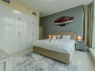 Heart of Dubai Marina - Sleeps 6 People - Minutes to JBR Walk, Private Hot Tub - 9