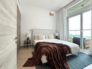 Trophy - Majestic Mingle Marina Suites - 7