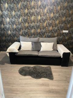 Golden House Apartments - 8