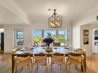 Camps Bay Luxury Family Retreat – Lush & Stylish - 4