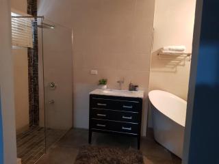 The Luxe Hideaway - Portmore - 6