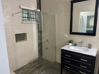 The Luxe Hideaway - Portmore - 5