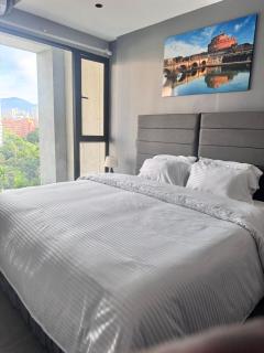 Luxury Poblado Apt Patio Bonito Brand New! Modern - Medellín - 2