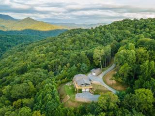 Stunning Mtn Views Hot Tub Fire Pit Sleeps 8 - 6