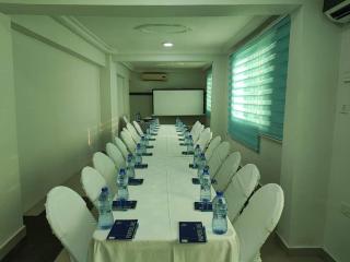 LLOYDS BEACH RESORT and SPA - Kokrobite - 7