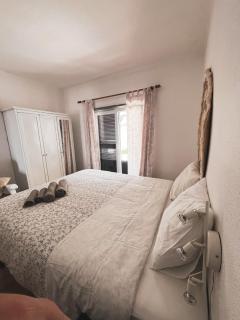 Philip's Beach House - 6
