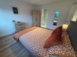 Stylish 2BR Apartment at Trinity Point Gravesend - 4