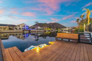 Modern 3BR Oasis Pool Views Fire Pit & BBQ - 3
