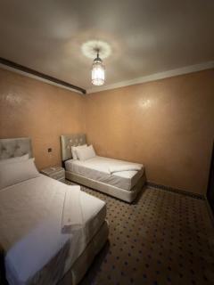 Authentic Moroccan Riad with a pool and a rooftop - 6