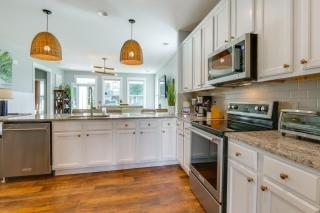 Coastal Home with Yard Less Than 1 Mi to Old Town Bluffton! - 2