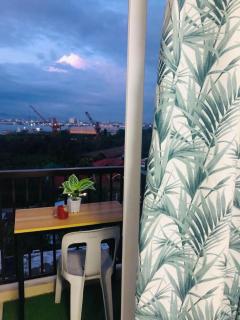 Spacious studio with balcony and guest parking - 7