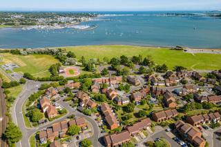 Shell Cove - With Sunny Rear Patio Near Harbourside Park - Poole - 0