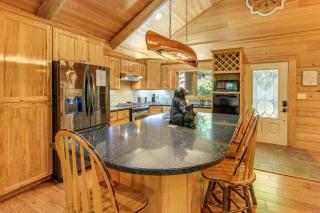 Hot Tub and Views Natures Hideaway in Zionville - 1