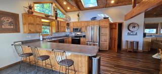 American Dream- 5 bedroom dog-friendly with hot tub, pool table and more! - 7