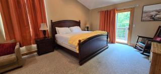 The Lake House- 5 bedroom in quiet area with hot tub and pool table - 1