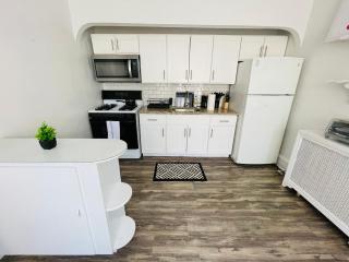 Cozy 1BR1BA Apartment Melrose Park - 2