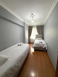 Modern 3-BR Apt w AC & Elevator, Near Metro - 6