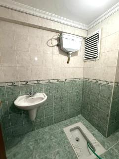 Modern 3-BR Apt w AC & Elevator, Near Metro - 2