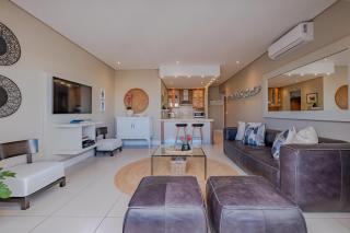 Hermanus Marine Square spacious 1 bedroom- central & close to sea - 7