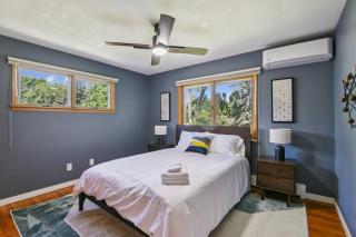 Iowa City 4BR Backyard Walk to Stadium home - - 7
