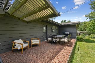 Iowa City 4BR Backyard Walk to Stadium home - 6