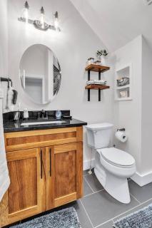 The Royal Villa by Granger Gardens - Ann Arbor - 4