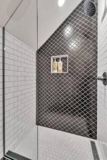 The Royal Villa by Granger Gardens - Ann Arbor - 9
