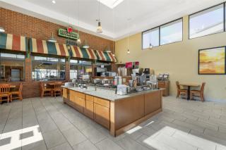 Best Western Plus York Hotel and Conference Center - 6