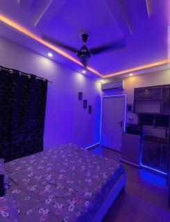 Couple Friendly Guest House - Karachi - 0