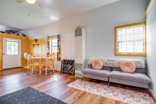 9 Mi to Lake Michigan Secluded Cabin Getaway - 5