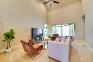 Spacious Texas Retreat with Community Pool - 4