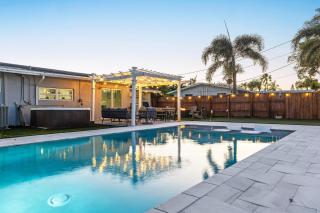 Pool Hot Tub Putting Green near Deerfield Beach Oasis on Fourth by AvantStay - 0