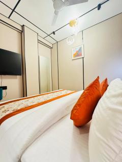 JS Residency Suites Near Nizamuddin Railway Station - 4