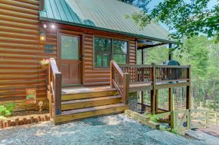 Family Time Cabin – Cozy Outdoor Lounges, Firepit, Hot Tub & Game Room - 4