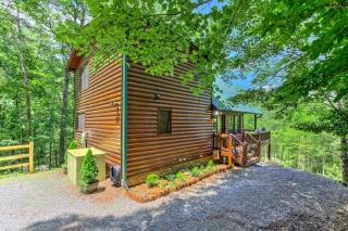 Family Time Cabin – Cozy Outdoor Lounges, Firepit, Hot Tub & Game Room - 2
