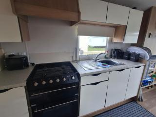 Meadow View 3-Bed Caravan - Sleeps 8 - PetFriendly - 2