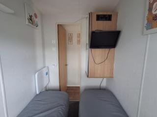 Meadow View 3-Bed Caravan - Sleeps 8 - PetFriendly - 2