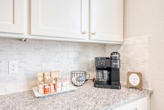 Walk-to-Campus 6BR Retreat - Steps to Razorback Stadium & UA - Fayetteville - 1