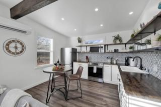 Evergreen Escape w/Hot-tub 5 Min to Downtown! - 5