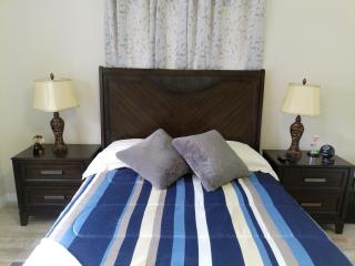 Villa Varona Resort, Heated Pool, Ping-Pong, Pool Table, Fire Pit and Pergola - 4