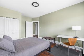 Private Room in Stylish Humboldt Park Retreat - 3