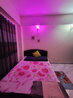 Budget Friendly Lovely Couple Room - 3