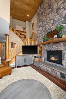 Gorgeous Executive Lutsen Townhome - Ski-in Ski-out, Pool, Hot Tub, Hiking, Biking, campfires and more! - 1