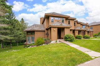 Gorgeous Executive Lutsen Townhome - Ski-in Ski-out, Pool, Hot Tub, Hiking, Biking, campfires and more! - Lutsen - 8