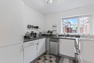 Windrush Grove Retreat in Birmingham - 6